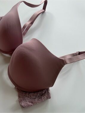 LA VIE EN ROSE Mauve T-Shirt Bra with Lace Trim - Women Intimates size 36C